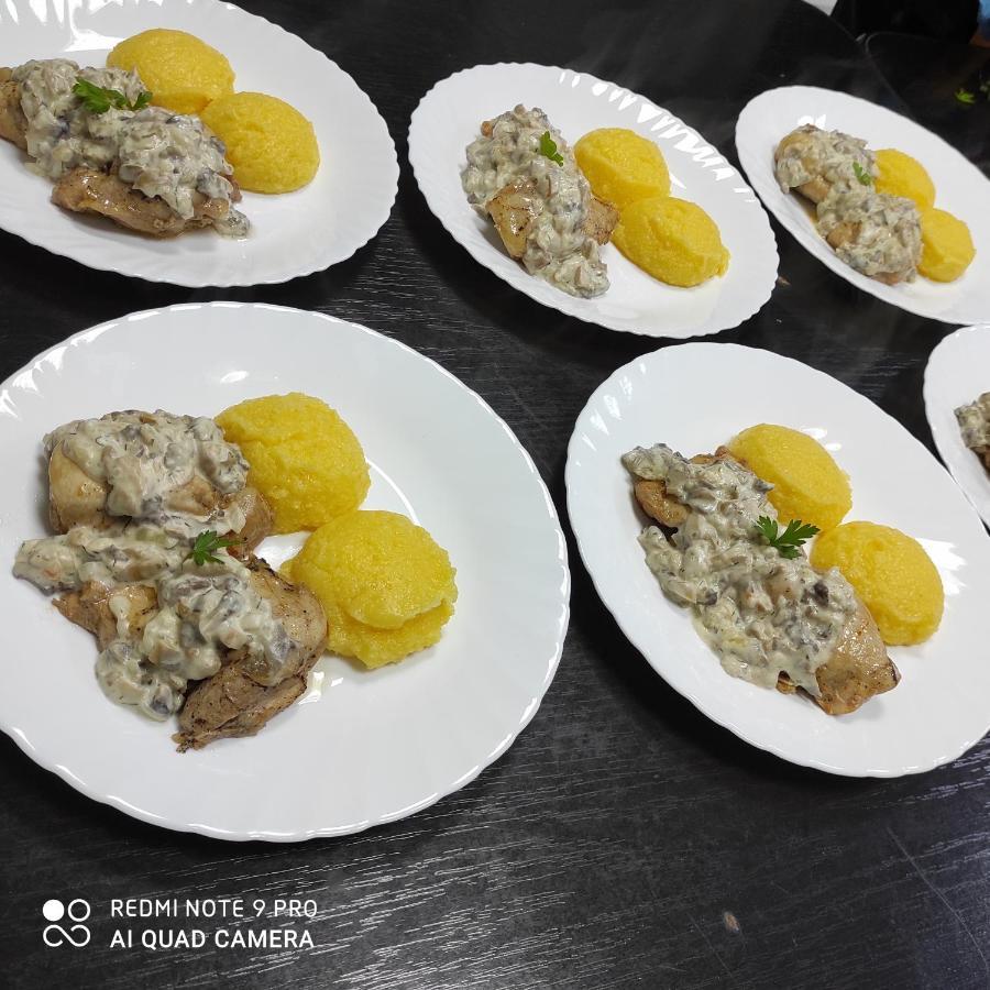 Pensiunea Viorica ฟุนดูโมลโดเว ภายนอก รูปภาพ